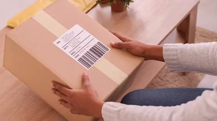 Etiqueta de frete em entrega de e-commerce